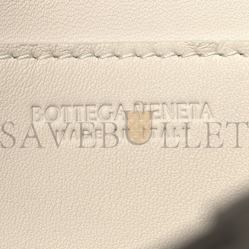 BOTTEGA VENETA LAMBSKIN MAXI INTRECCIATO SMALL CASSETTE CROSSBODY BAG WHITE (19*10*4cm)