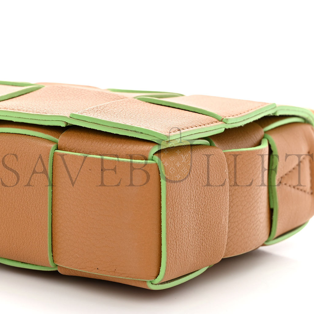 BOTTEGA VENETA GRAINED CALFSKIN MAXI INTRECCIATO CASSETTE CROSSBODY BAG CARAMEL PISTACHIO (23*15*6cm)